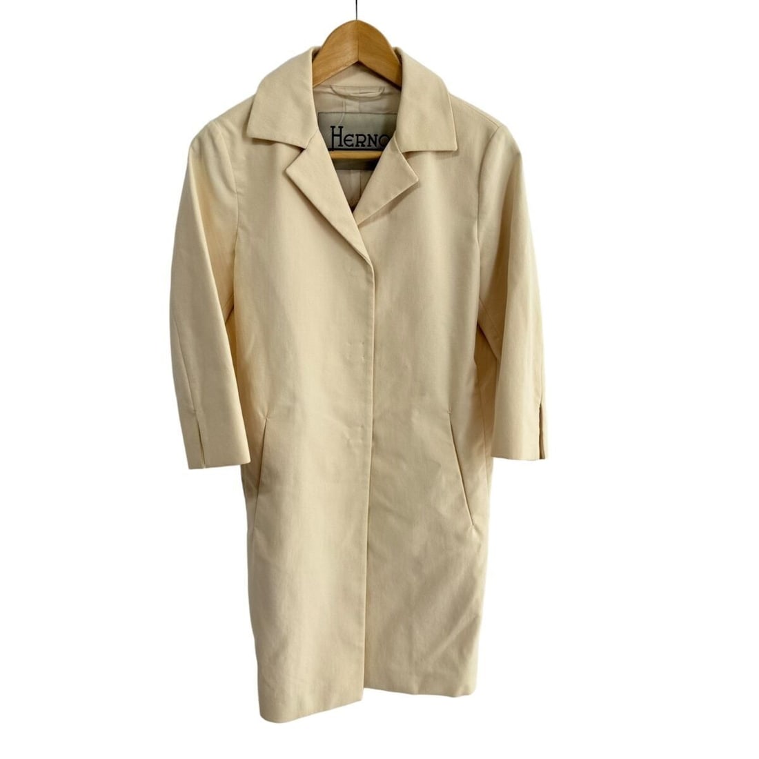 Auth HERNO - Beige Coat: Auth HERNO - Beige Coat Condition: Pre-owned Brand: HERNO Style: Coat Color: Beige Outer Shell Material: Please see the photo of the quality tag ConditionRank: 7 Department: Type