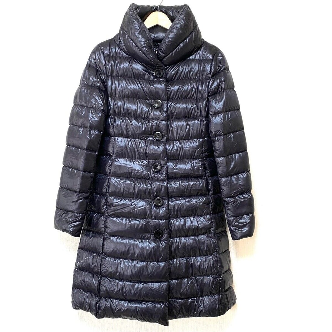 Auth HERNO - Black Down Coat: Auth HERNO - Black Down Coat Condition: Pre-owned Brand: HERNO Style: Down Coat Color: Black Outer Shell Material: Please see the photo of the quality tag ConditionRank: 6+ Department: <b