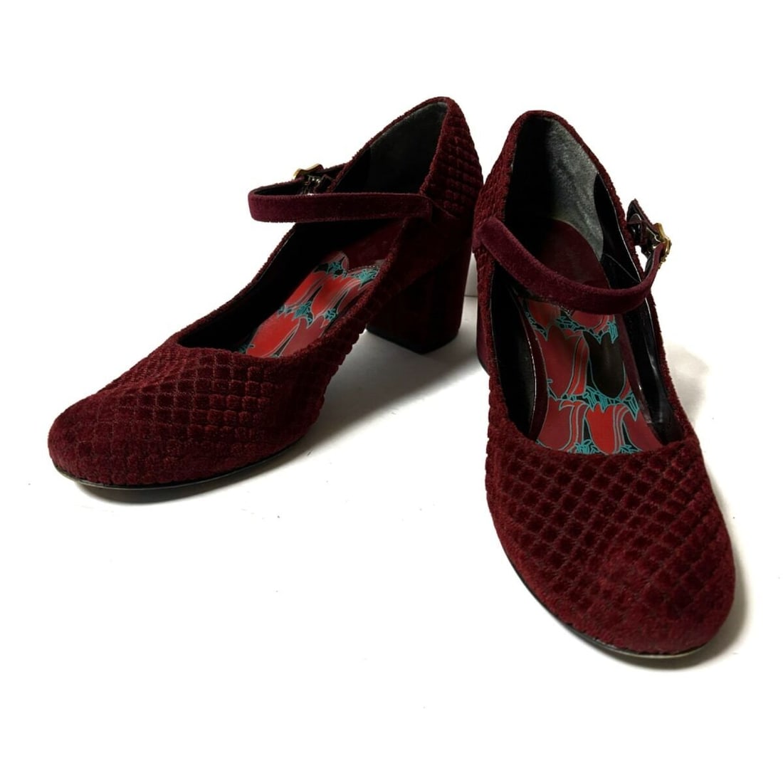 Auth ANNA SUI - Bordeaux Velour: Auth ANNA SUI - Bordeaux Velour Womens Pumps Condition: Pre-owned Brand: ANNA SUI Style: Pumps Color: Bordeaux Upper Material: Velour ConditionRank: 6 Department: Womens Type: Pu
