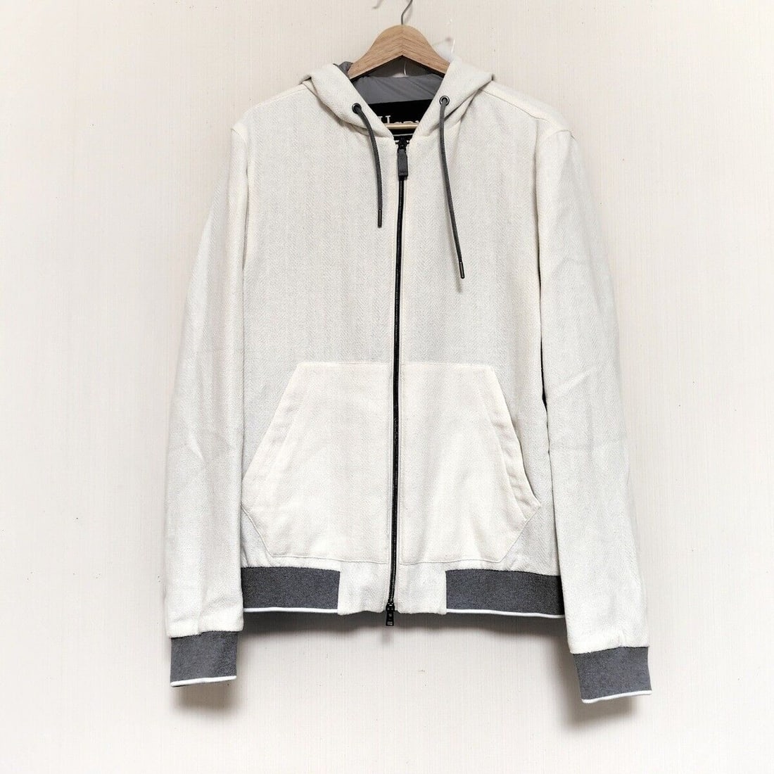 Auth HERNO - GI000338U Cream Gray: Auth HERNO - GI000338U Cream Gray Mens Lightweight Jacket Condition: Pre-owned Brand: HERNO Style: Lightweight Jacket Color: Cream, Gray Outer Shell Material: Please see the photo of the quality tag <