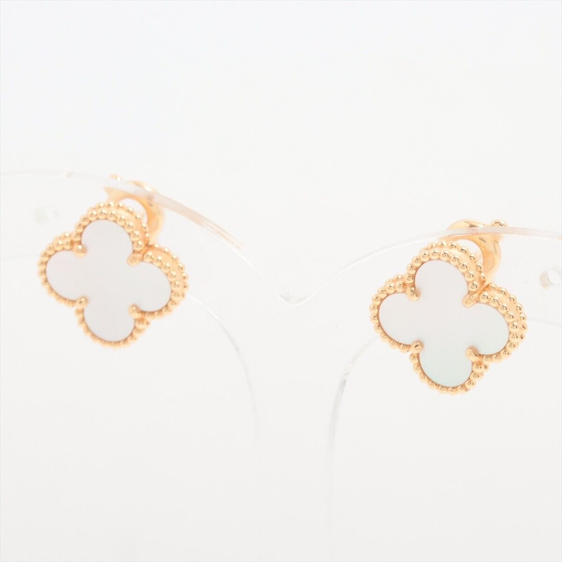 Van Cleef & Arpels Vintage Alhambra: Van Cleef & Arpels Vintage Alhambra shells Piercing jewelry 750(YG) 7.7g VCARA44 Condition: Pre-owned Important Notes: ?Good : Used with a few stains and/or scratches. A3284398? Style: Earings Materia