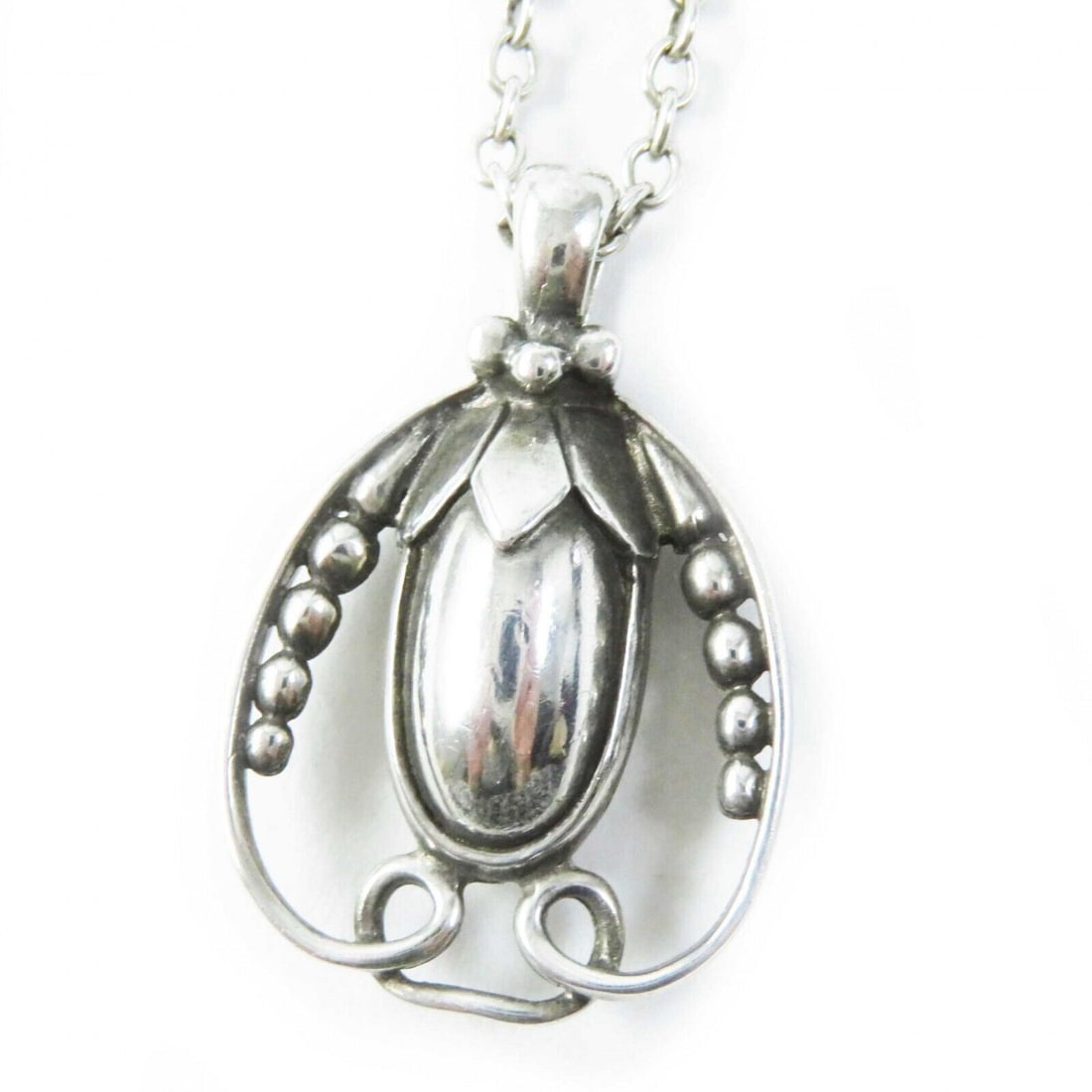 Georg Jensen 1990 necklace pendant SV925: Georg Jensen 1990 necklace pendant SV925 Silver Weight 10.4g Condition: Pre-owned Brand: Georg Jensen Country: Japan SN: MOR_0820 Main Stone Creation: Natural Main Stone: NA Material: NA