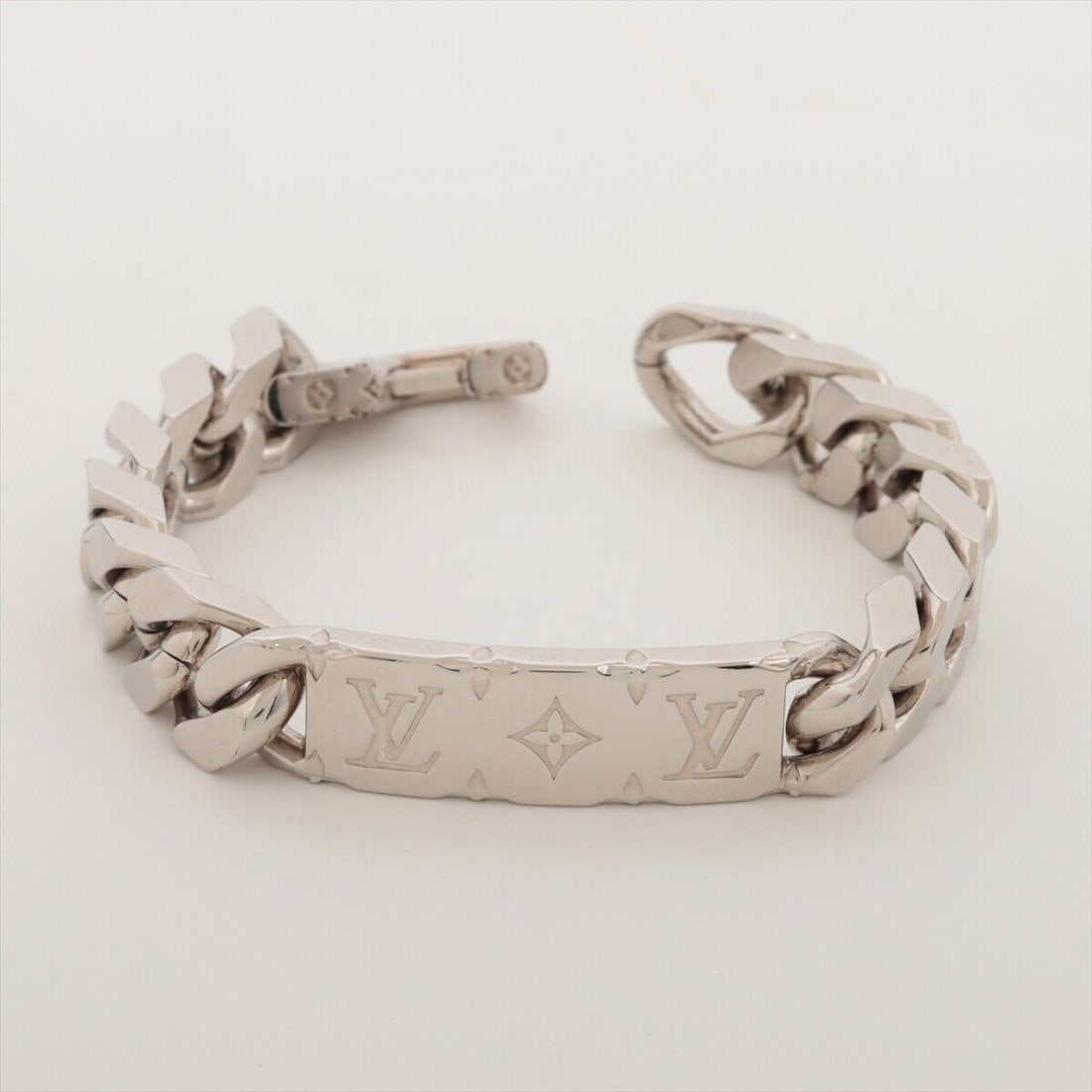 Louis Vuitton M00855 Chain bracelets Monogram: Louis Vuitton M00855 Chain bracelets Monogram DI0224 Bracelet GP Silver Condition: Pre-owned Brand: Louis Vuitton Main Stone: See description Metal Purity: See description SKU no: RBJ205234322824
