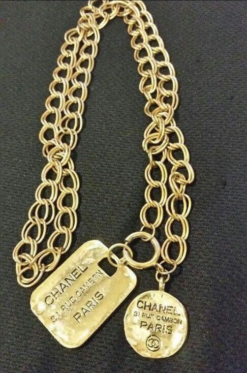 CHANEL Necklace Chain 31 RUE CAMBON: CHANEL Necklace Chain 31 RUE CAMBON Vintage COCO COIN GOLD Used Condition: Pre-owned Brand: CHANEL Type: Necklace Metal Purity: Pendant Color: Gold Pendant/Locket Type: Medal Style: Chain