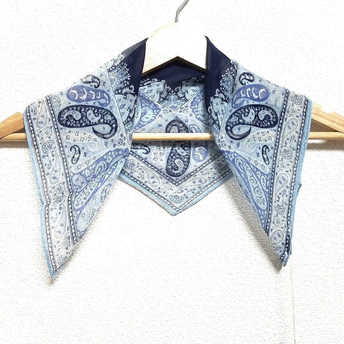 Auth ETRO - Light Blue Navy: Auth ETRO - Light Blue Navy Multi Scarf Condition: Pre-owned Brand: ETRO Style: Scarf Color: Light Blue, Navy, Multi ConditionRank: 6 Type: Scarf SKU no: RBJ235863967883 <br