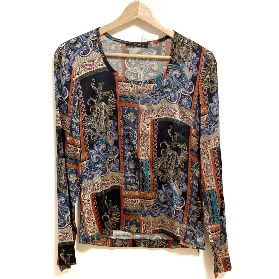 Auth ETRO - Black Multi Womens: Auth ETRO - Black Multi Womens Cutsew Condition: Pre-owned Brand: ETRO Style: Cutsew Color: Black, Multi Material: Please see the photo of the quality tag ConditionRank: 6 Department: Wom