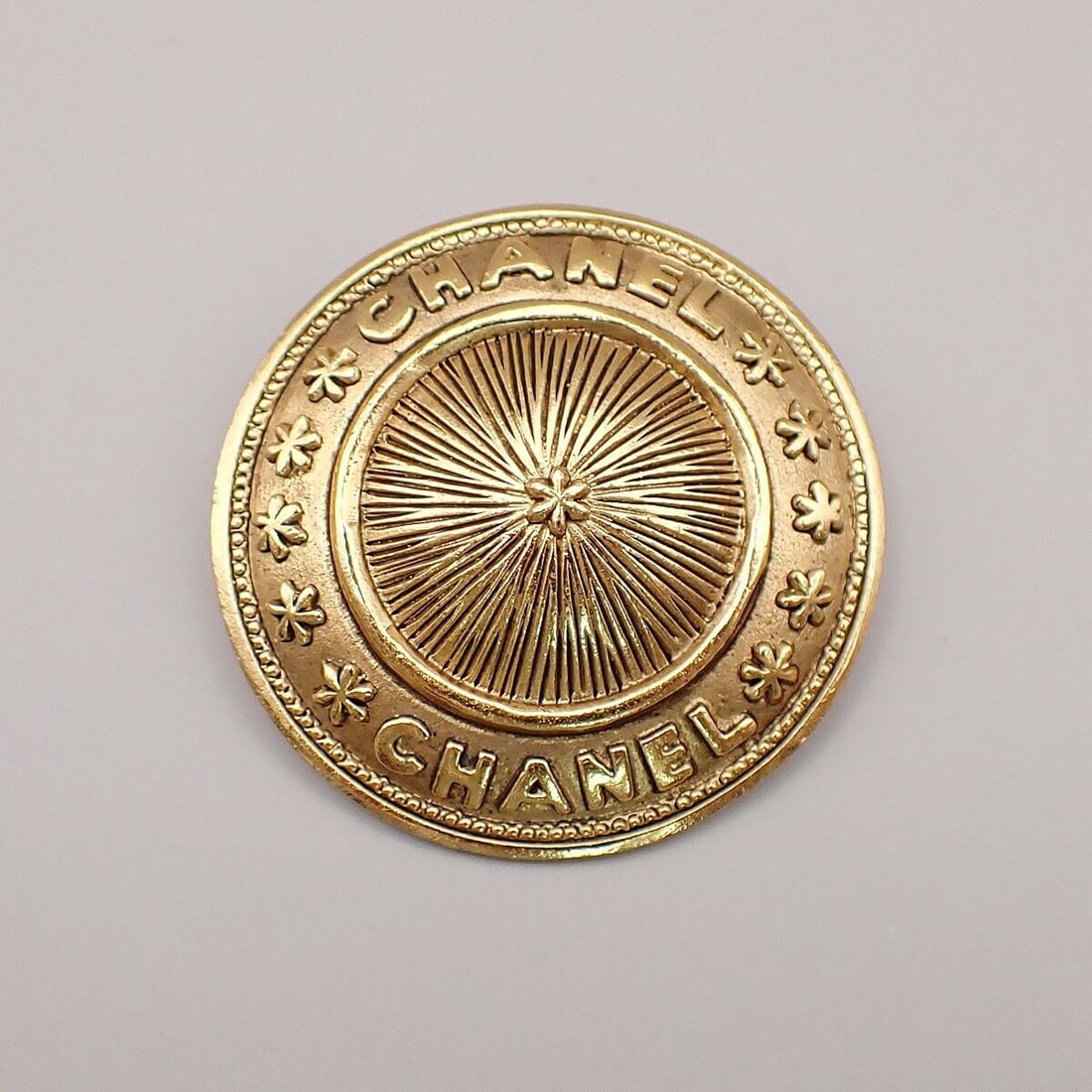 CHANEL Logo Round Pin Brooch Gold: CHANEL Logo Round Pin Brooch Gold GHW France Vintage Accessory 69YE689 Condition: Pre-owned Brand: CHANEL Type: Brooch Metal Purity: Unknown Main Stone Shape: Round Base Metal: Gold-Plated <br