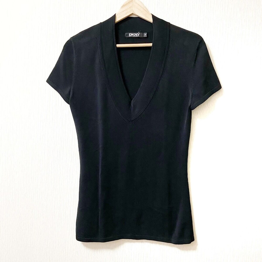 Auth DKNY - Black Womens Tunic: Auth DKNY - Black Womens Tunic Condition: Pre-owned Brand: DKNY Style: Tunic Color: Black Material: Please see the photo of the quality tag ConditionRank: 7 Department: Womens Ty