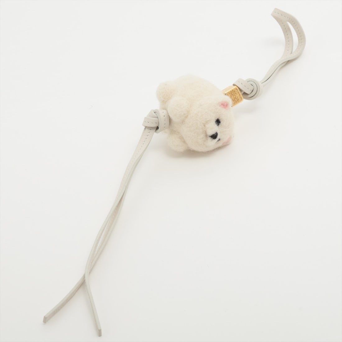 Loewe Animal Charm Felt x Leather: Loewe Animal Charm Felt x Leather White chow chow Condition: Pre-owned Important Notes: ?Very Good : Used with minor stains and/or scratches. A3415427? Style: Other Material: Felt x Leather Color: Whi
