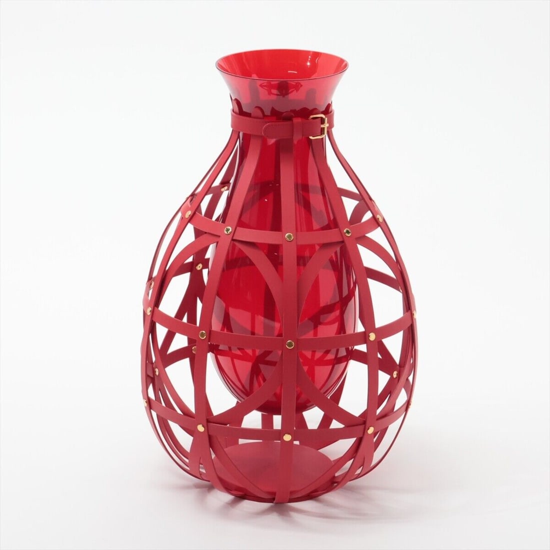 Louis Vuitton GI0409 Diamond Vase by: Louis Vuitton GI0409 Diamond Vase by Marcel Wanders vases Glass Red Condition: Pre-owned Brand: Louis Vuitton Guidelines for Bidding We recommend for all bidders to review the LiveAuctioneers bidding