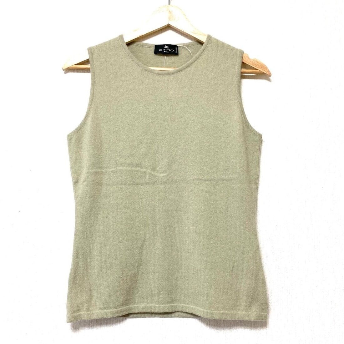 Auth ETRO - Khaki Womens Sweater: Auth ETRO - Khaki Womens Sweater Condition: Pre-owned Brand: ETRO Style: Sweater Color: Khaki Material: Please see the photo of the quality tag ConditionRank: 6 Department: Womens <br