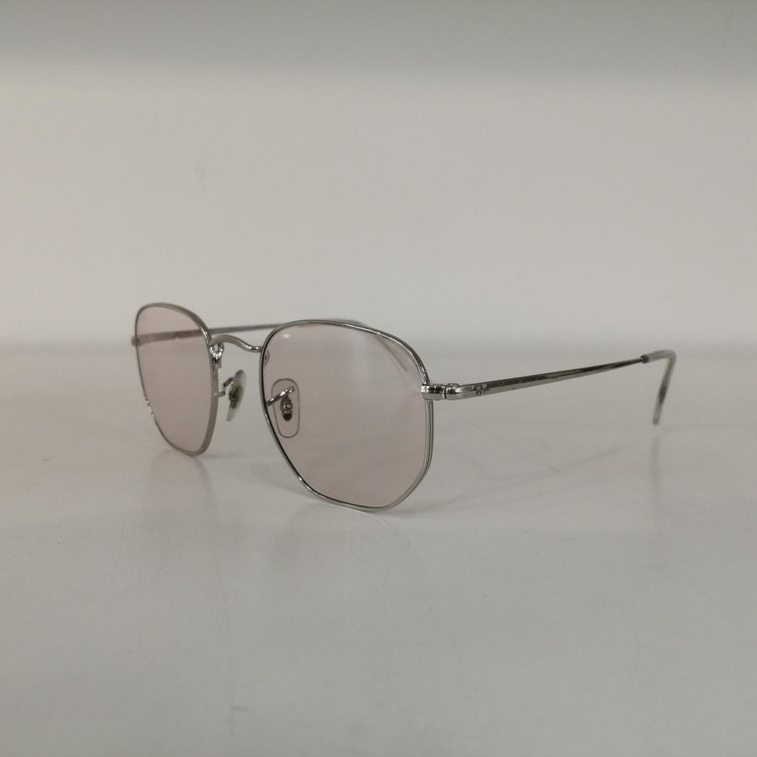 Ray-Ban RAY Model number: silver RB6448: Ray-Ban RAY Model number: silver RB6448 RAY hexagonal Condition: Pre-owned Brand: Ray-Ban Country: Japan SN: MOR_0820 UV Protection: NA Lens Material: NA Model: NA Theme: NA