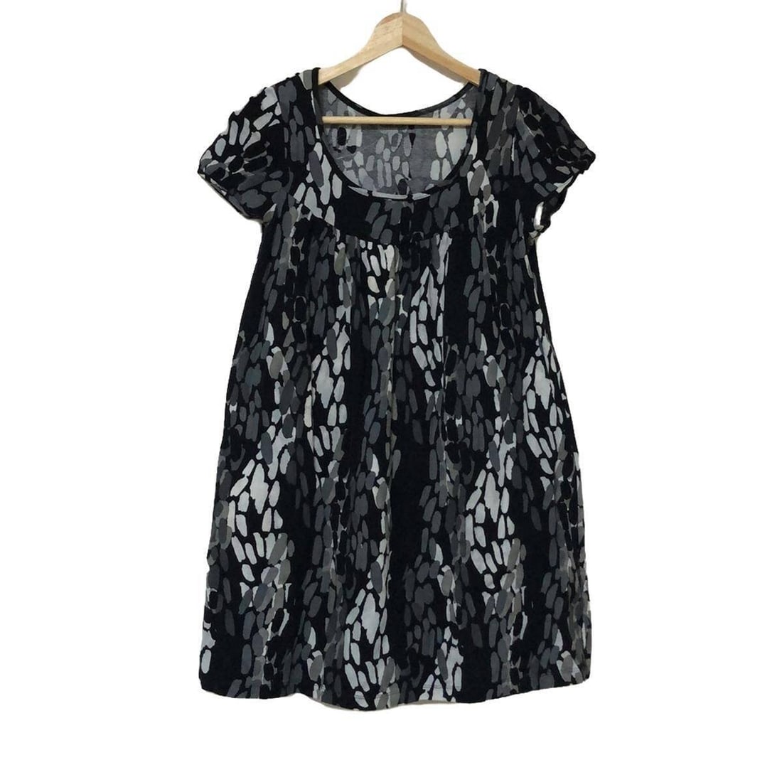 Auth marimekko - Black Gray Multi: Auth marimekko - Black Gray Multi Womens Tunic Condition: Pre-owned Brand: marimekko Style: Tunic Color: Black, Gray, Multi Material: Please see the photo of the quality tag ConditionRank: 6 <