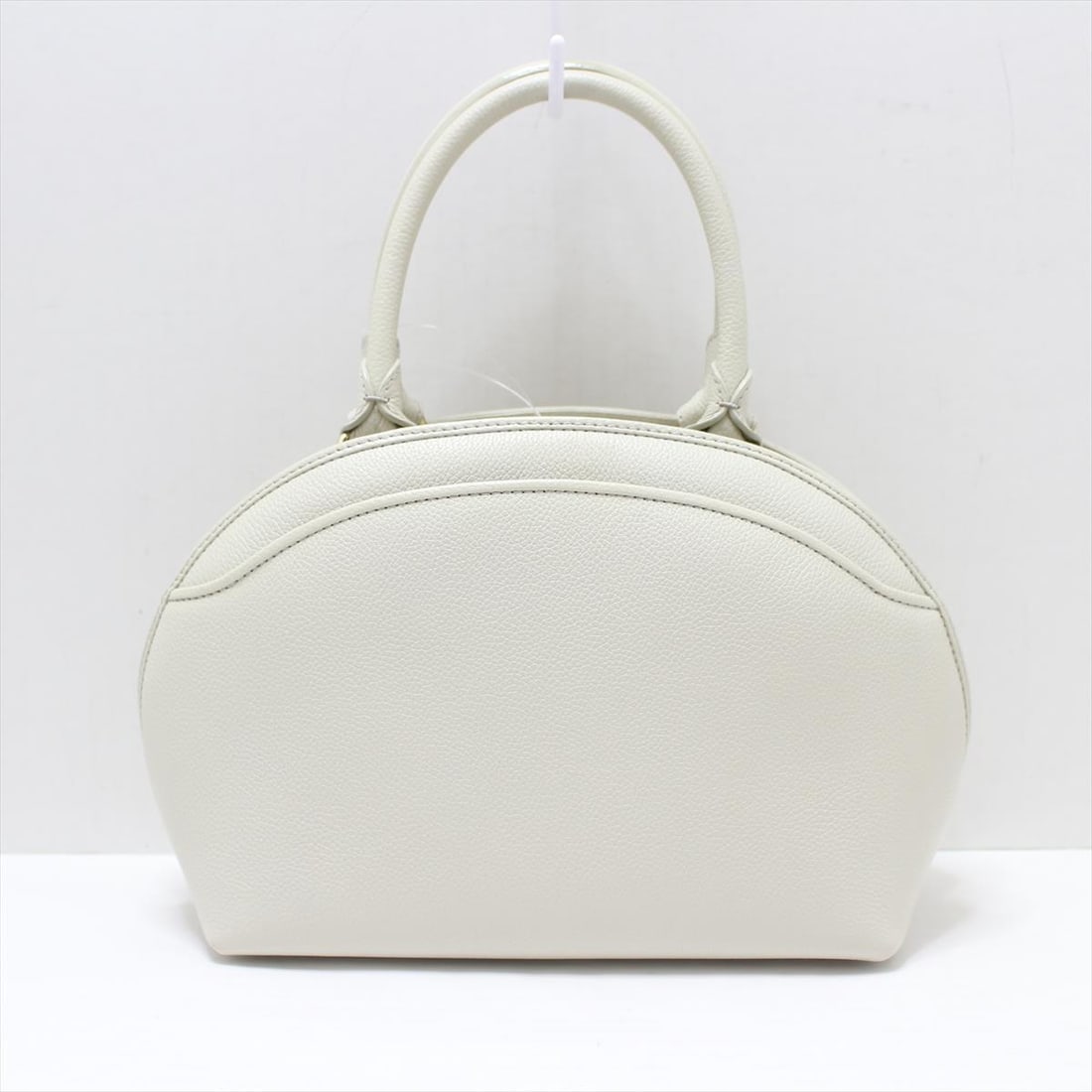 Auth MORABITO - Cream Leather Handbag: Auth MORABITO - Cream Leather Handbag Condition: Pre-owned Brand: MORABITO Style: Handbag Exterior Color: Cream Exterior Material: Leather ConditionRank: 5 Department: Women Type