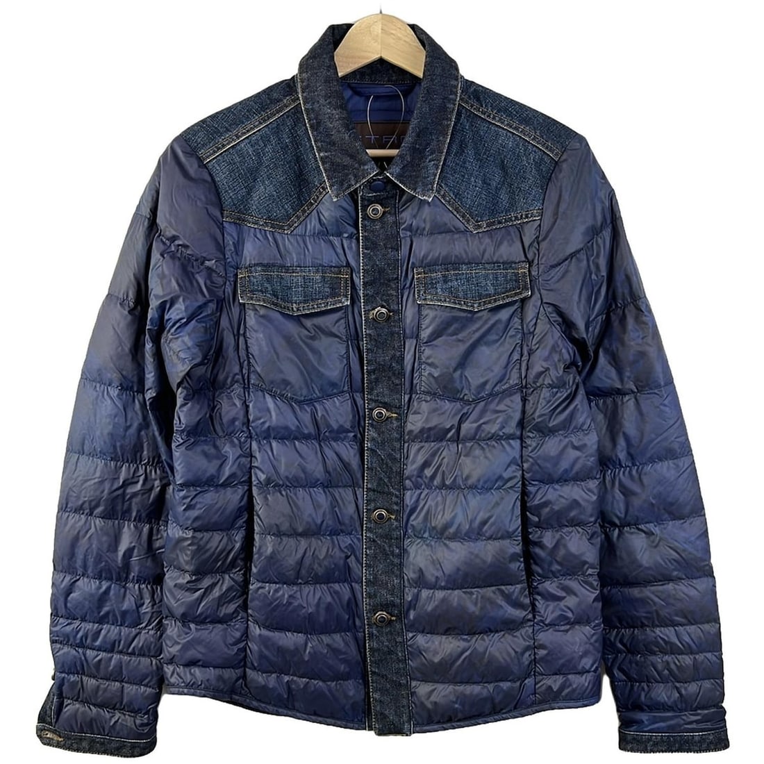 Auth ETRO - Navy Dark Navy: Auth ETRO - Navy Dark Navy Down Jacket Condition: Pre-owned - Good Brand: ETRO Style: Down Jacket Color: Navy, Dark Navy Outer Shell Material: Please see the photo of the quality tag ConditionRank