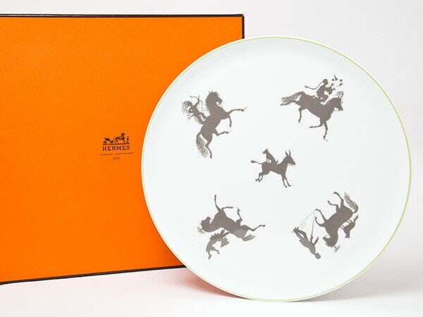 HERMES Silhouette American Dinner Plate Ocha: HERMES Silhouette American Dinner Plate Ocha Fujii Tea Condition: Used Brand: HERMES Country: Japan SN: MOR_0820 Color: white Region of Origin: NA Primary Material: Porcelain &: Potter