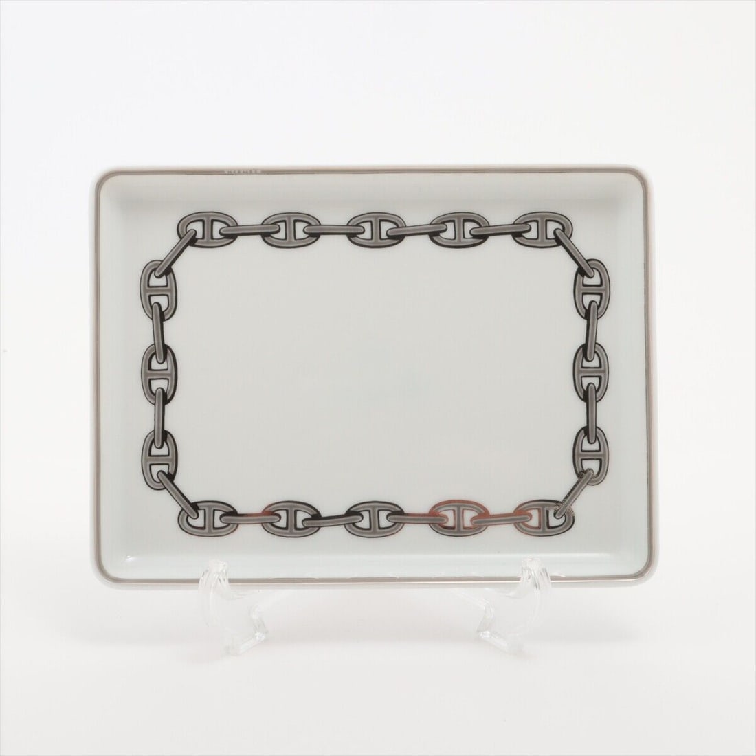 Hermes Chaine dAncre plates Ceramic Silver: Hermes Chaine dAncre plates Ceramic Silver Condition: Pre-owned Brand: Hermes Guidelines for Bidding We recommend for all bidders to review the LiveAuctioneers bidding FAQ to learn about the auction a