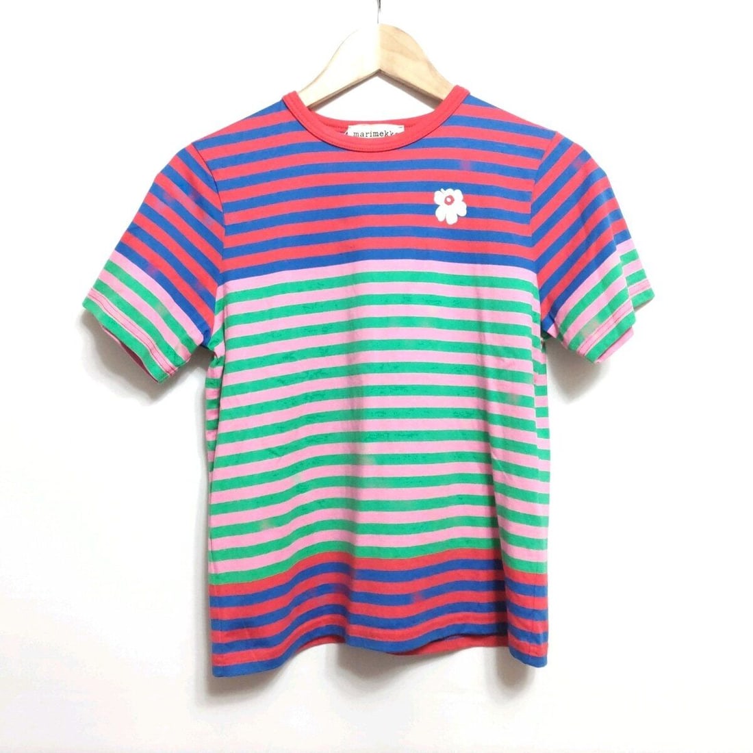 Auth marimekko - Red Blue Multi: Auth marimekko - Red Blue Multi T-Shirt Condition: Pre-owned Brand: marimekko Style: T-Shirt Color: Red, Blue, Multi Material: Please see the photo of the quality tag ConditionRank: 6 De