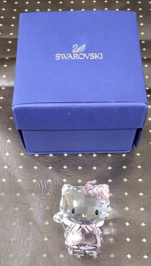 SWAROVSKI Model: Fairy Fairy Hello Kitty: SWAROVSKI Model: Fairy Fairy Hello Kitty Condition: Used Brand: SWAROVSKI Country: Japan SN: MOR_0820 Color: white Region of Origin: NA Primary Material: Porcelain & Pottery Orig