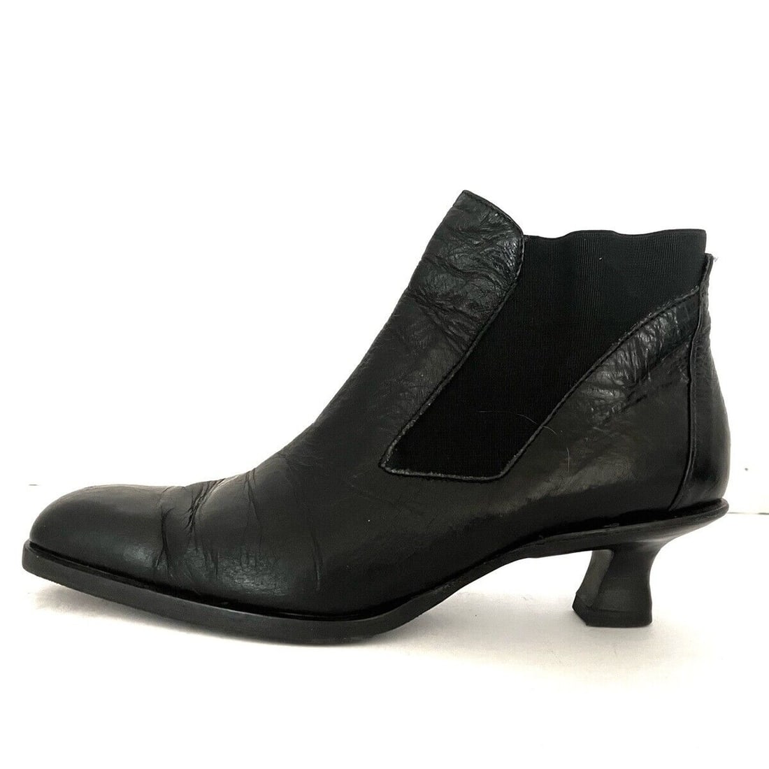 Auth DKNY - Black Leather: Auth DKNY - Black Leather Boots Condition: Pre-owned Brand: DKNY Style: Boots Color: Black Upper Material: Leather ConditionRank: 6 Department: Type: Boots Size: 6 B <