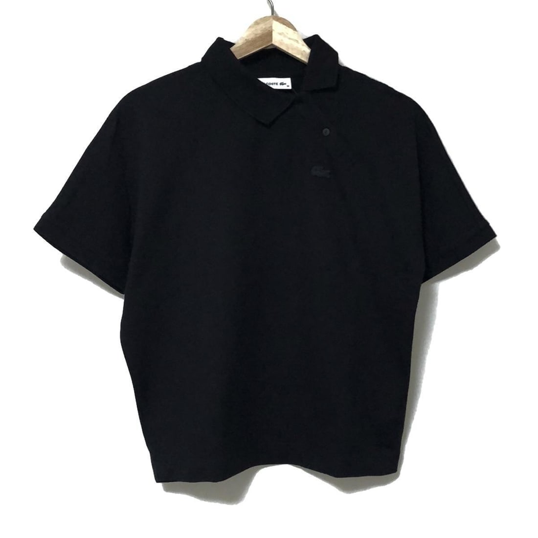 Auth Lacoste - Black Polo: Auth Lacoste - Black Polo Shirt Condition: Pre-owned Brand: Lacoste Style: Polo Shirt Color: Black Material: Please see the photo of the quality tag ConditionRank: 7 Department: <br