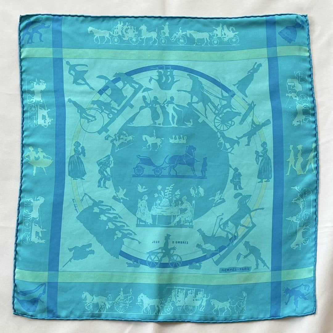 HERMES Carre 45 Petit Carre JEUX: HERMES Carre 45 Petit Carre JEUX D'OMBRES Condition: Pre-owned Brand: HERMES Country: Japan SN: MOR_0820 Size: NA Size Type: Normal Style: NA Type: NA Material: NA <