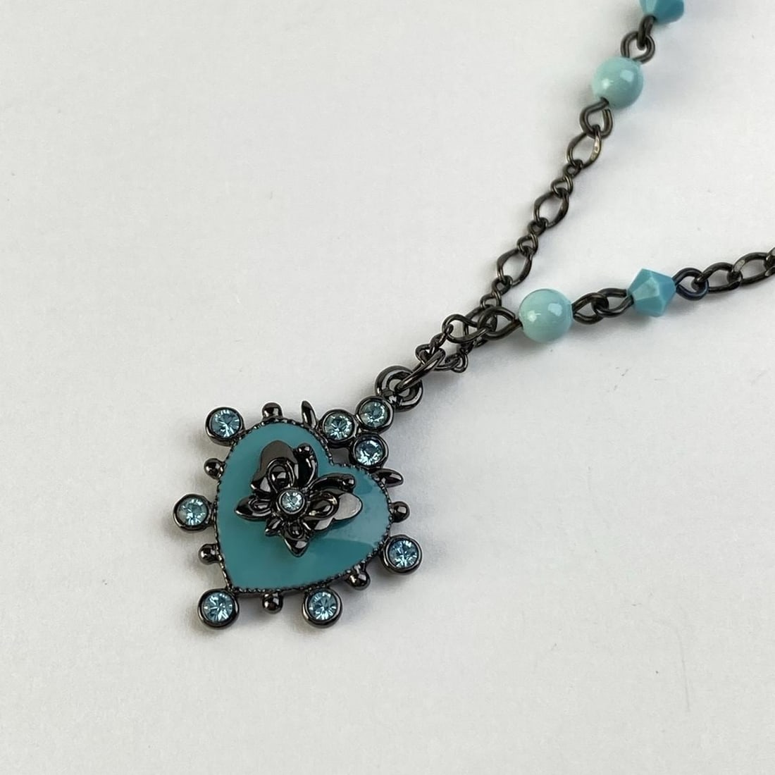 Auth ANNA SUI - Black Light: Auth ANNA SUI - Black Light Blue Hardware Plastic Necklace Condition: Pre-owned Brand: ANNA SUI Style: Necklace Color: Black, Light Blue Material: Hardware, Plastic Note: This will be shipped by F