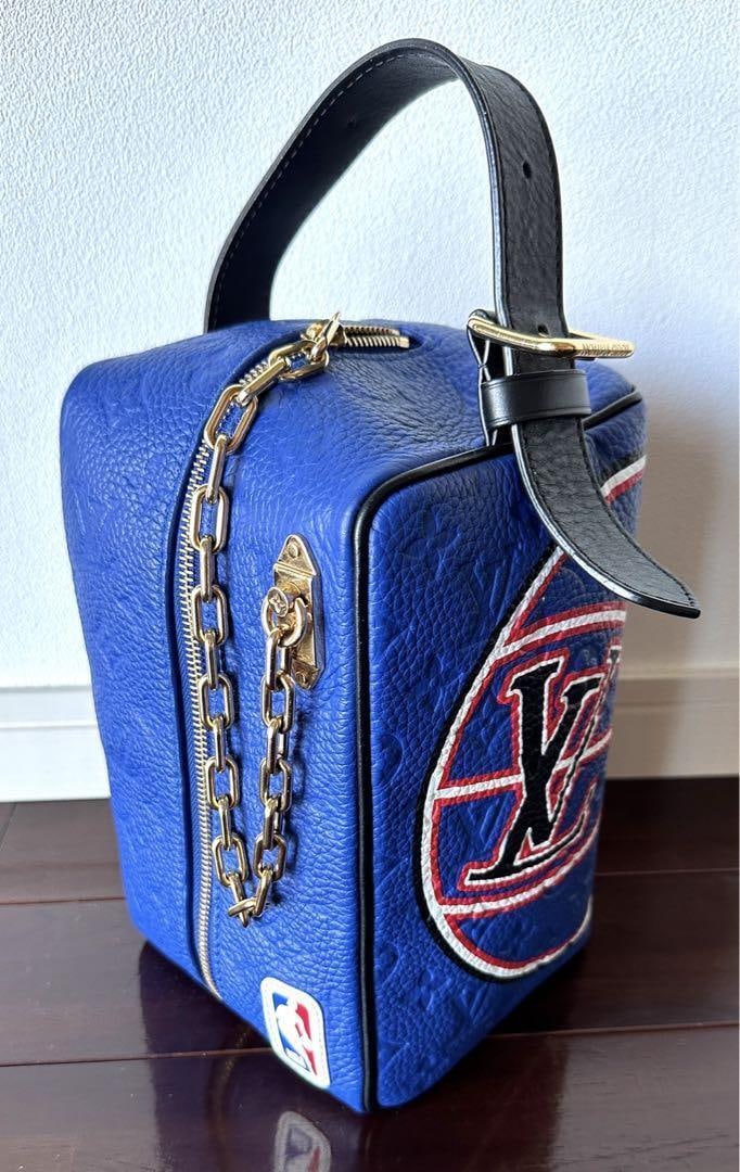 LOUIS VUITTONxNBA 2022AW Dopp Kit M21106: LOUIS VUITTONxNBA 2022AW Dopp Kit M21106 Second Bag 241213H Condition: Pre-owned Brand: NBA Department: Ladies Type: Ring Model: M21106 Exterior Color: Unknown Style: Hand Bag Ex