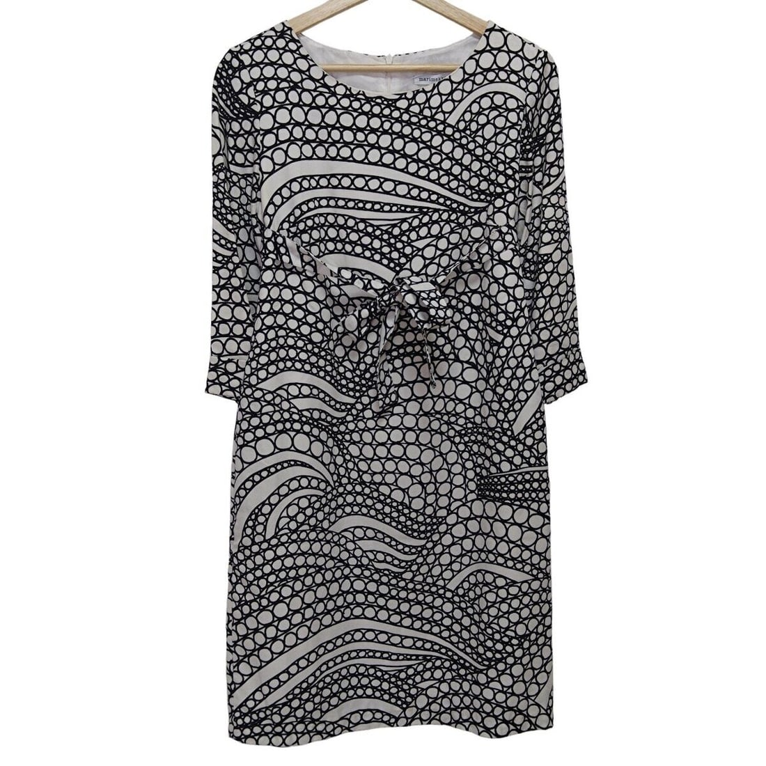 Auth marimekko - Cream Black: Auth marimekko - Cream Black Dress Condition: Pre-owned Brand: marimekko Style: Dress Color: Cream, Black Material: Please see the photo of the quality tag ConditionRank: 4 Department: