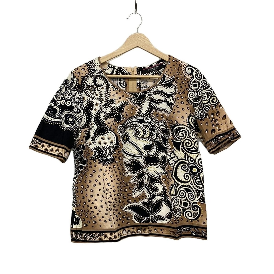 Auth LEONARD - Brown Black Multi: Auth LEONARD - Brown Black Multi Womens Cutsew Condition: Pre-owned - Good Brand: LEONARD Style: Cutsew Color: Brown, Black, Multi Material: Please see the photo of the quality tag ConditionRank: