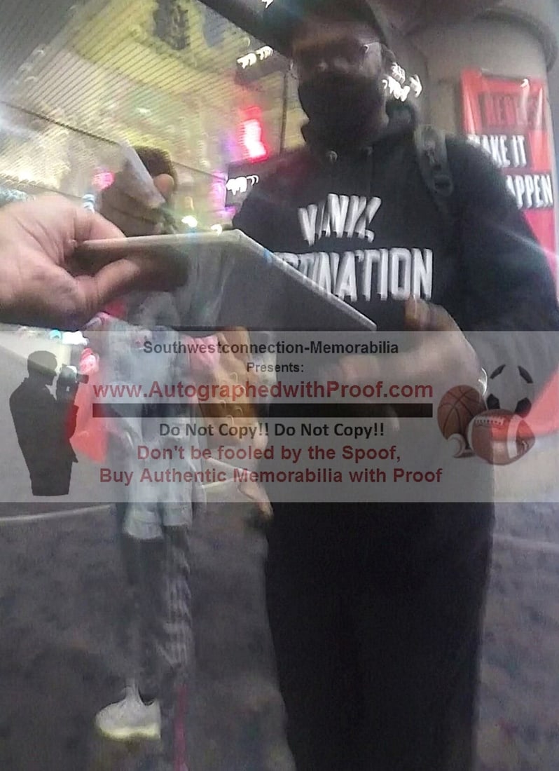 will smith and dj jazzy jeff signed jazzy jeff and the fresh prince greatest hits cd beckett: will smith and dj jazzy jeff signed jazzy jeff and the fresh prince greatest hits cd beckett This is a framed autographed compact disc cover insert booklet of the "Jazzy Jeff and the Fresh Prince Grea