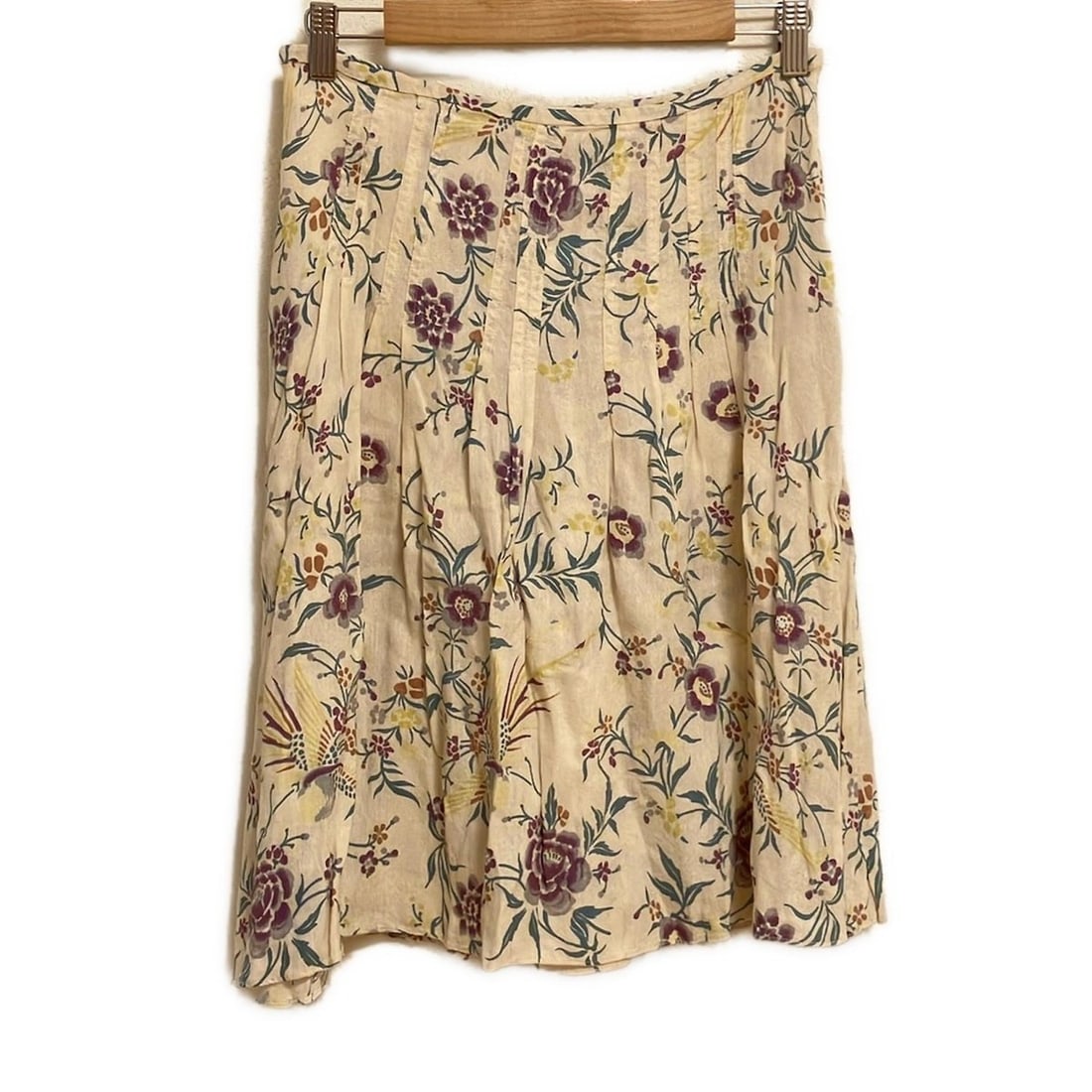 Auth MARNI - Cream Purple Multi: Auth MARNI - Cream Purple Multi Womens Skirt Condition: Pre-owned - Good Brand: MARNI Style: Skirt Color: Cream, Purple, Multi Material: Please see the photo of the quality tag ConditionRank: 6 <b