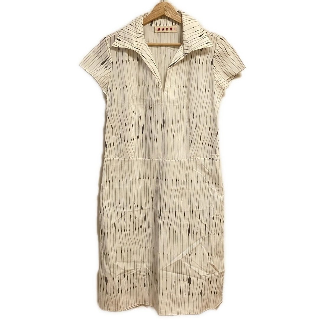 Auth MARNI - White Dark Gray: Auth MARNI - White Dark Gray Womens Dress Condition: Pre-owned - Good Brand: MARNI Style: Dress Color: White, Dark Gray Material: Please see the photo of the quality tag ConditionRank: 6