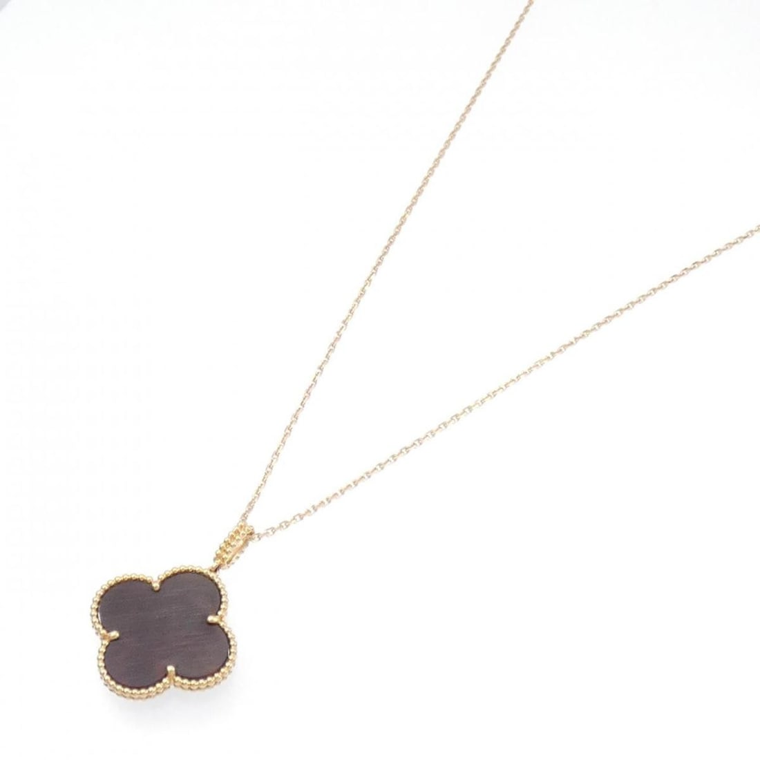 Van Cleef & Arpels Magic Alhambra: Van Cleef & Arpels Magic Alhambra Long Necklace Condition: Pre-owned Brand: Van Cleef & Arpels Country: Japan SN: MOR_0820 Main Stone Creation: Natural Main Stone: Pearl Material: Pearl <