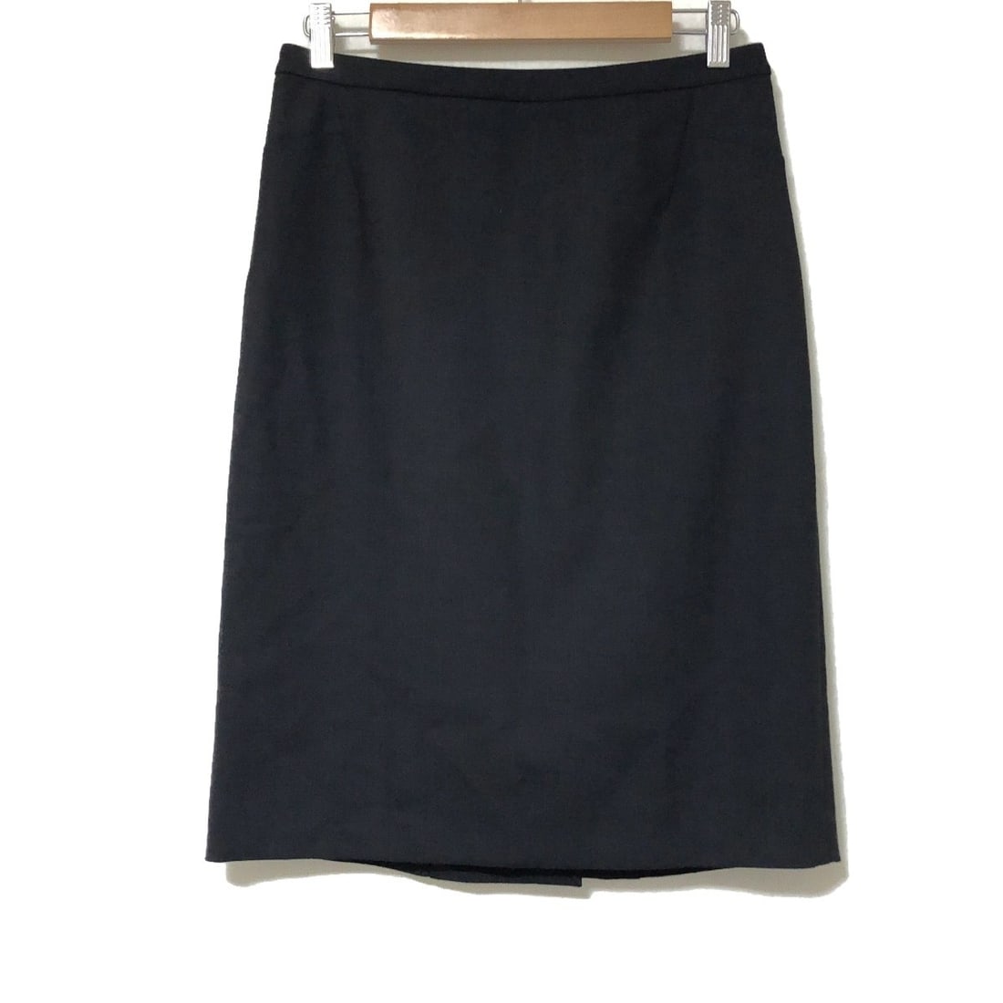 Auth ETRO - Black Womens Skirt: Auth ETRO - Black Womens Skirt Condition: Pre-owned - Good Brand: ETRO Style: Skirt Color: Black Material: Please see the photo of the quality tag ConditionRank: 7 Department: Womens