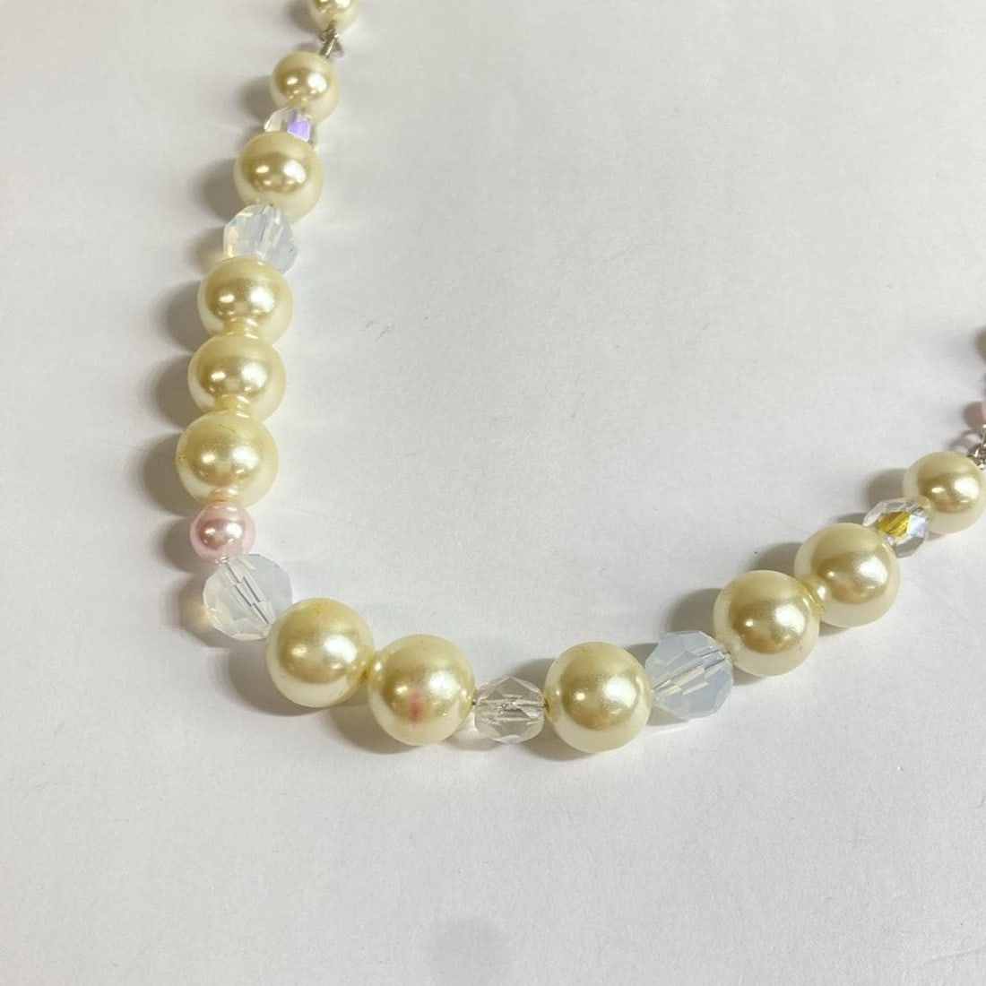 Auth ANNA SUI - Cream Silver: Auth ANNA SUI - Cream Silver Clear Plastic Hardware Necklace Condition: Pre-owned Brand: ANNA SUI Style: Necklace Color: Cream, Silver, Clear Material: Plastic, Hardware Note: This will be shipped