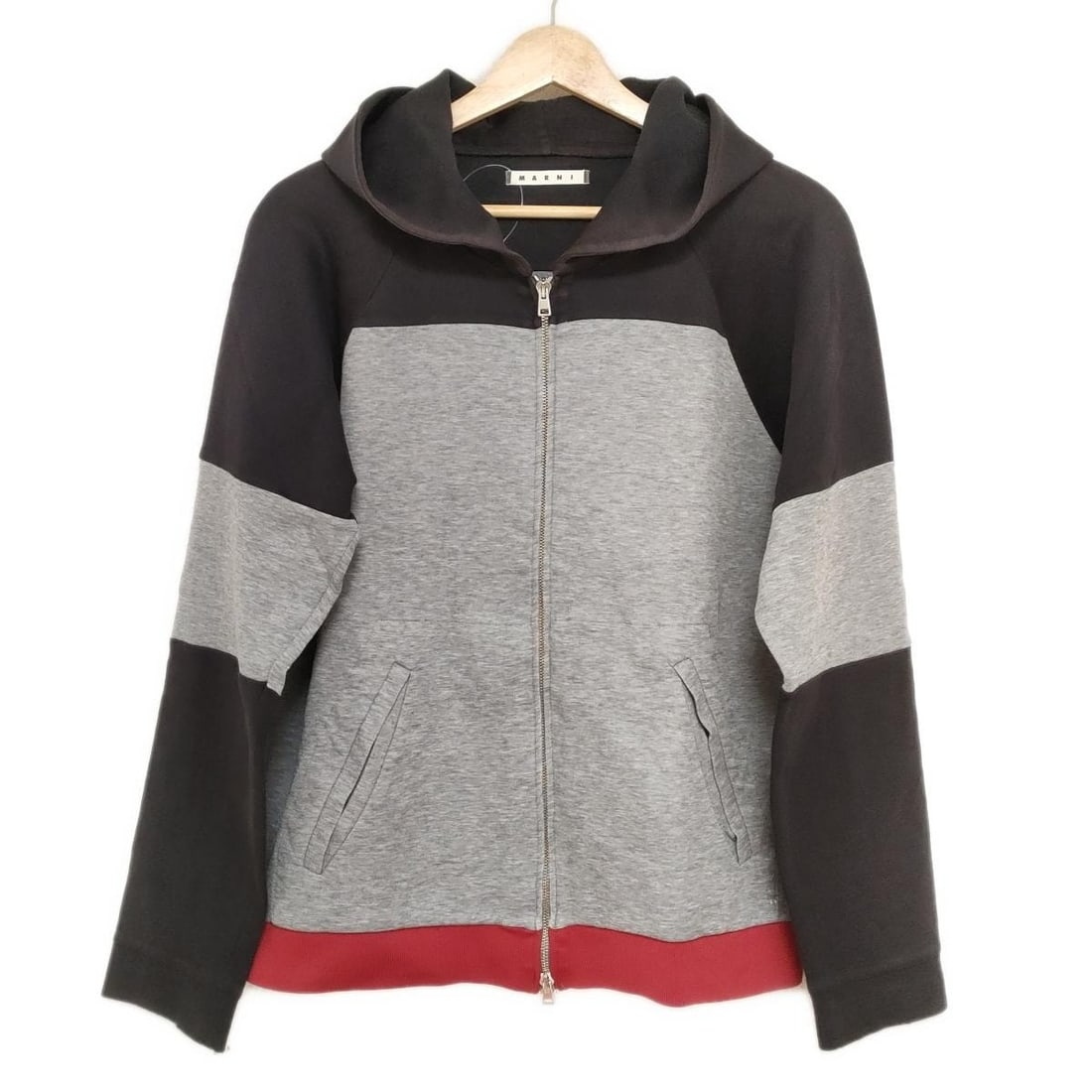 Auth MARNI - Gray Black Red: Auth MARNI - Gray Black Red Womens Hoodie Condition: Pre-owned Brand: MARNI Style: Hoodie Color: Gray, Black, Red Material: Please see the photo of the quality tag ConditionRank: 6 Depart