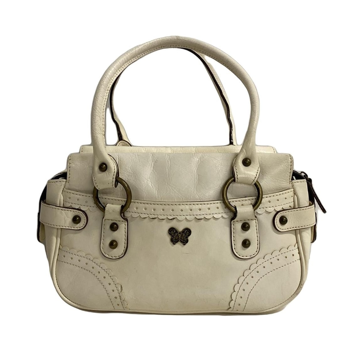 Auth ANNA SUI - Cream Leather: Auth ANNA SUI - Cream Leather Handbag Condition: Pre-owned Brand: ANNA SUI Style: Handbag Exterior Color: Cream Exterior Material: Leather Accessories: Dust Bag ConditionRank: 6