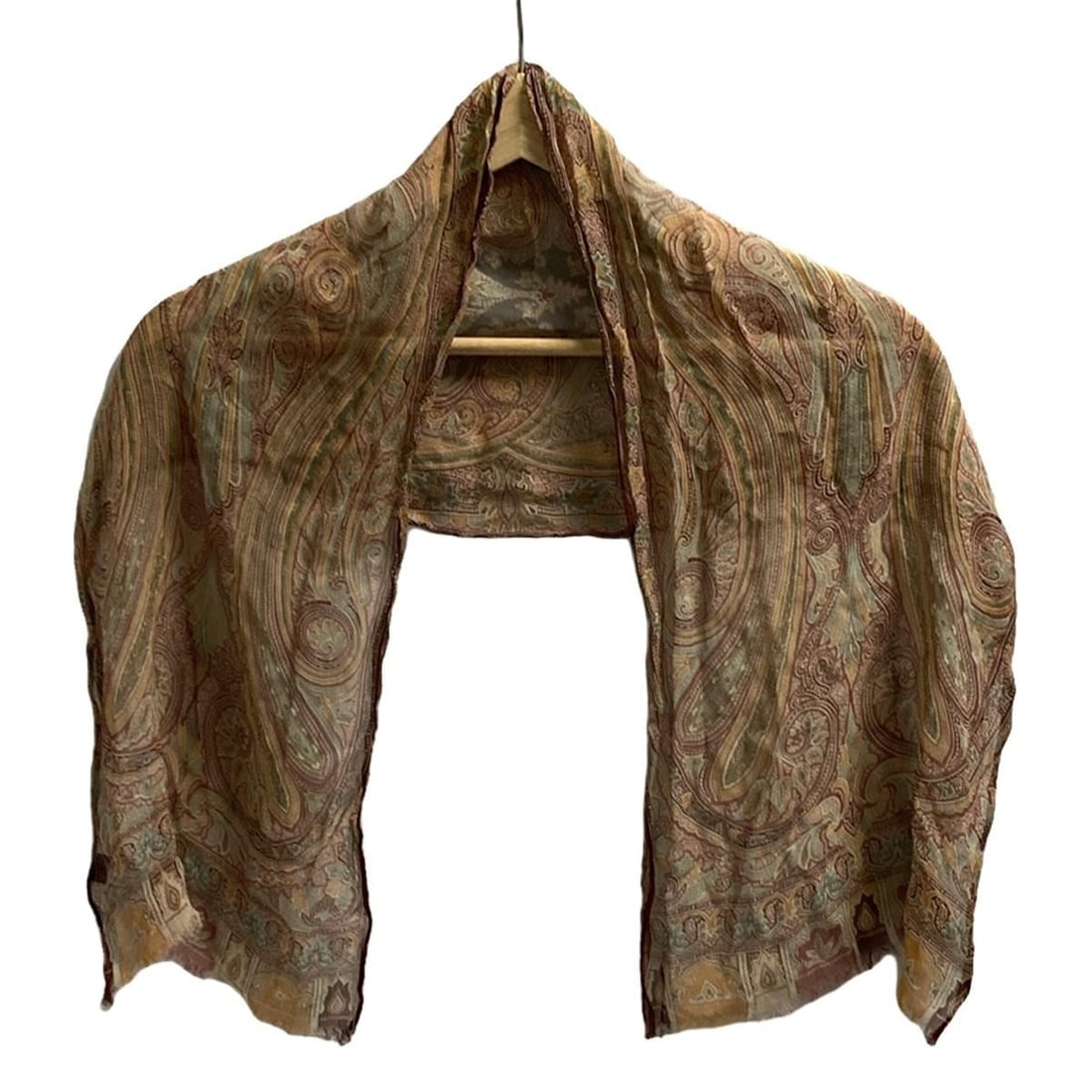 Auth ETRO - Red Beige Multi: Auth ETRO - Red Beige Multi Scarf Condition: Pre-owned Brand: ETRO Style: Scarf Color: Red, Beige, Multi ConditionRank: 7 Type: Scarf SKU no: RBJ326470078134 Guideli