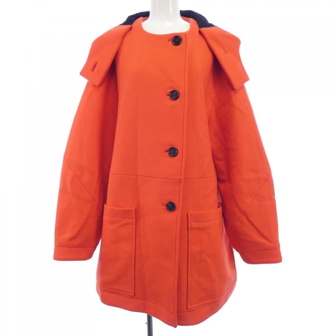 Authentic Marni MARNI Coat #241-003-745-7124: Authentic Marni MARNI Coat #241-003-745-7124 Condition: Pre-owned Brand: Marni Style: COAT Color: Red Outer Shell Material: See Image Gender: Ladies Size: 36 Size Type: Regular <