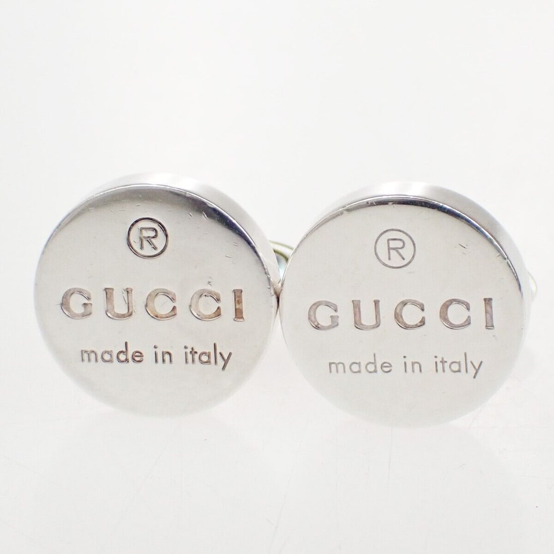 GUCCI Logo Round Circle Cufflinks Silver: GUCCI Logo Round Circle Cufflinks Silver 925 Italy Accessory 09YG105 Condition: Pre-owned Shape: Round Seller Warranty: No Color: Silver MPN: M61030 Material: Silver 925 Metal: Silver 925