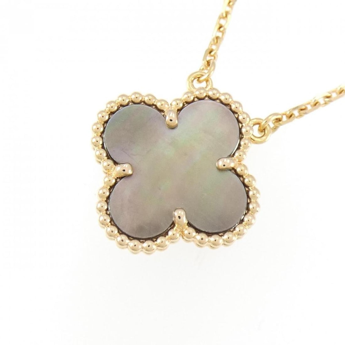 Van Cleef & Arpels Vintage Alhambra: Van Cleef & Arpels Vintage Alhambra Necklace Condition: Pre-owned Brand: Van Cleef & Arpels Country: Japan SN: MOR_0820 Main Stone Creation: Natural Main Stone: Pearl Material: Pearl