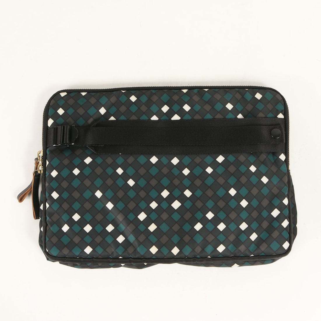 MARNI Bag All-over print clutch bag: MARNI Bag All-over print clutch bag Green bag Yoshida bag Mens Condition: Pre-owned Brand: MARNI Country: Japan SN: MOR_0820 Department: NA Occasion: Travel Style: NA Material: N
