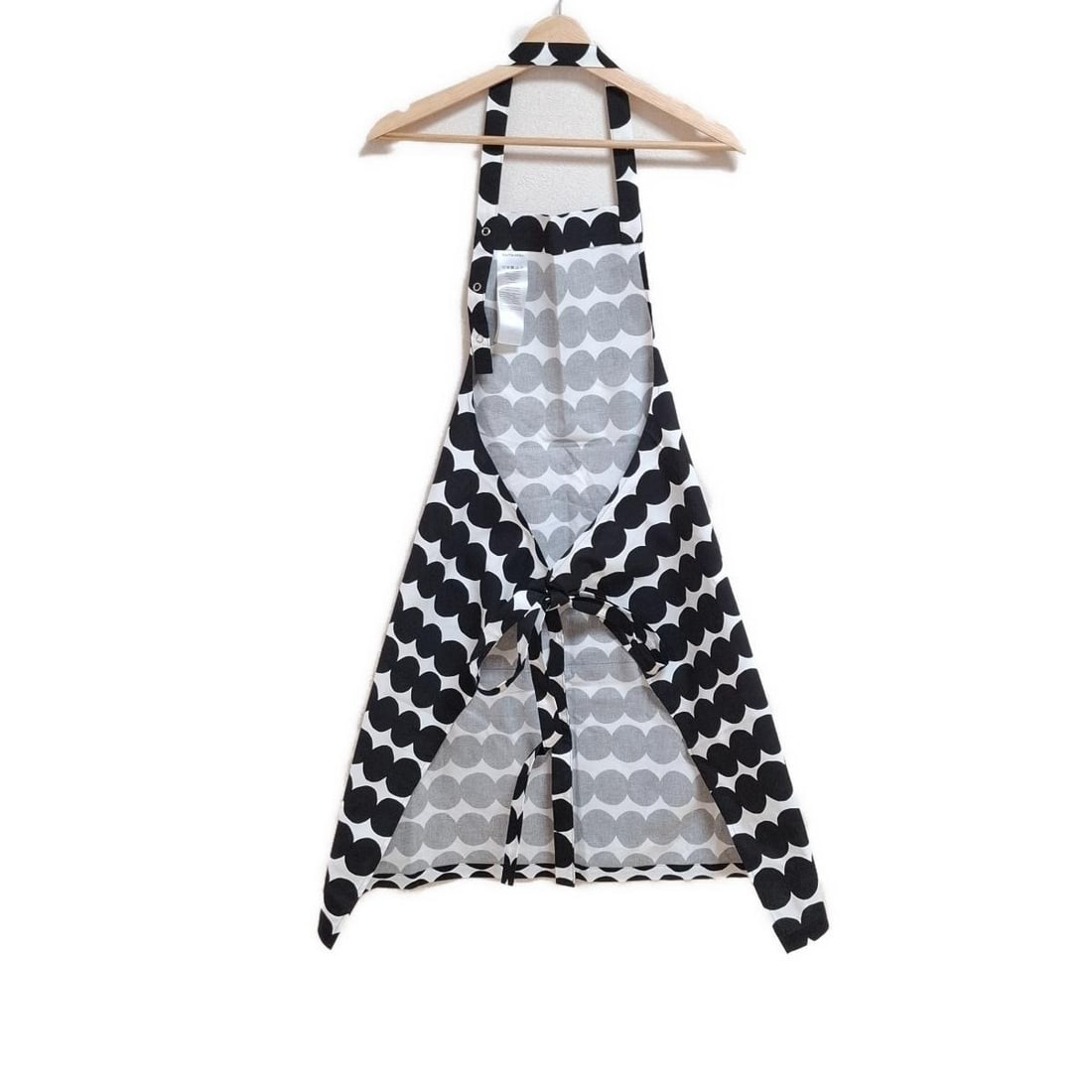 Auth marimekko - White Black Unisex: Auth marimekko - White Black Unisex Dress Condition: Pre-owned - Good Brand: marimekko Style: Dress Color: White, Black Material: Please see the photo of the quality tag ConditionRank: 7