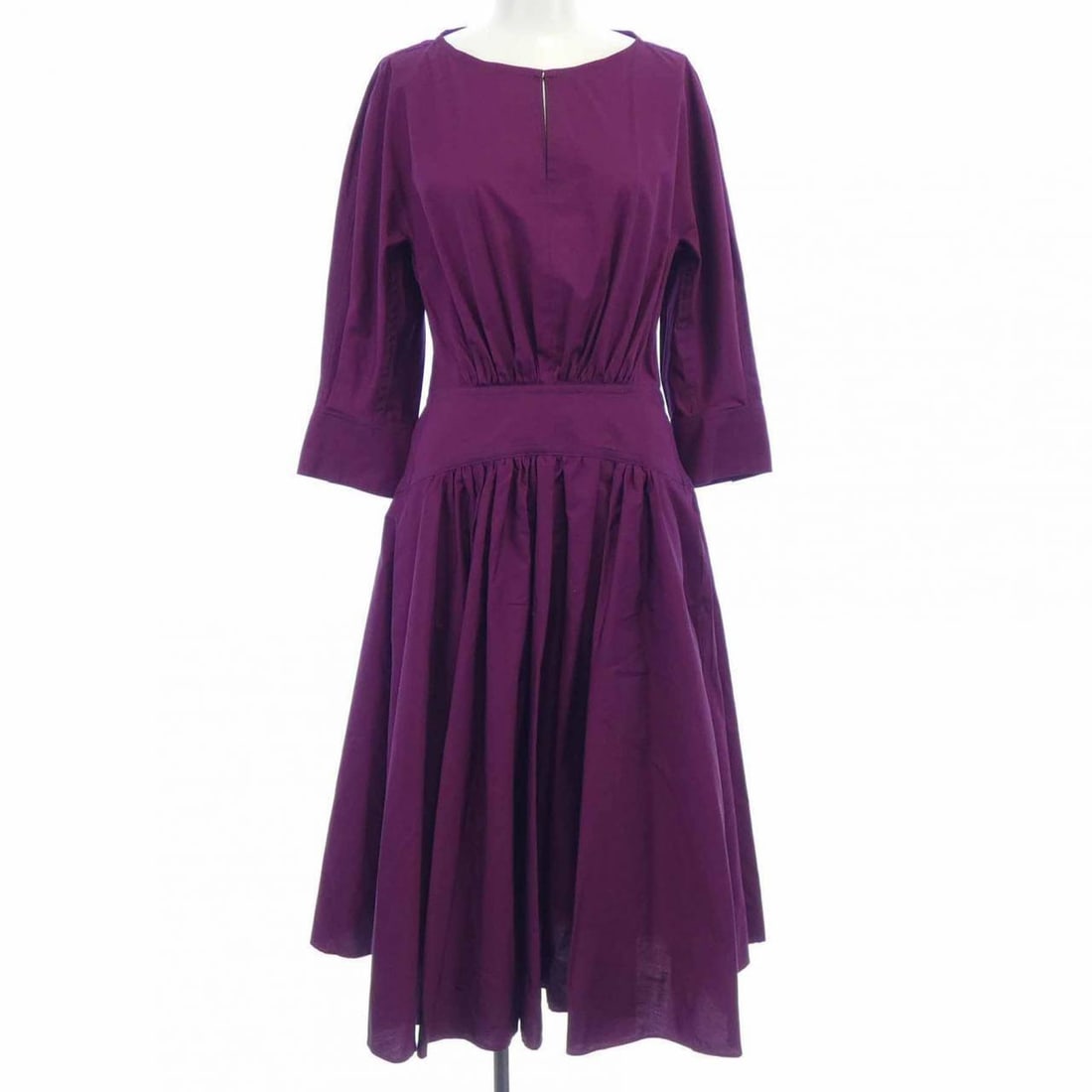 Authentic Marni MARNI Dress #241-003-674-5574: Authentic Marni MARNI Dress #241-003-674-5574 Condition: Pre-owned Brand: Marni Style: ONE-PIECE DRESS Color: Purple Material: See Image Gender: Ladies Size: 36 Size Type: Regula