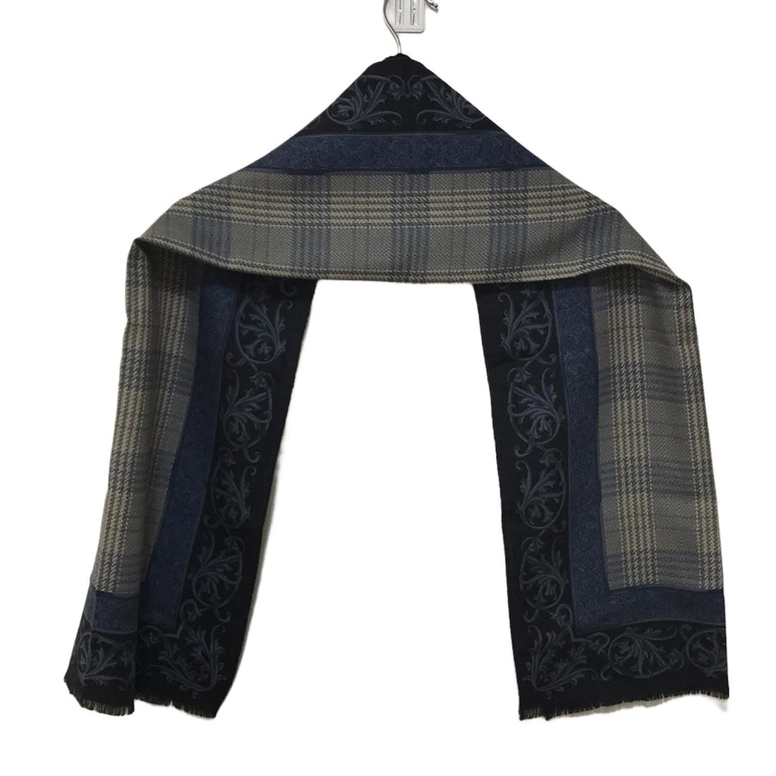 Auth ETRO - Blue Dark Navy: Auth ETRO - Blue Dark Navy Multi Wool Silk Scarf Condition: Pre-owned Brand: ETRO Style: Scarf Color: Blue, Dark Navy, Multi Material: Wool, Silk ConditionRank: 7 Type: Scarf <