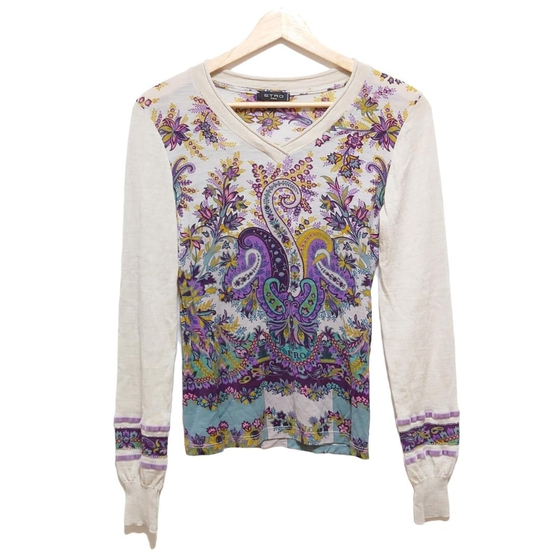 Auth ETRO - Beige Purple Multi: Auth ETRO - Beige Purple Multi Womens Cutsew Condition: Pre-owned - Good Brand: ETRO Style: Cutsew Color: Beige, Purple, Multi Material: Please see the photo of the quality tag ConditionRank: 7 <b