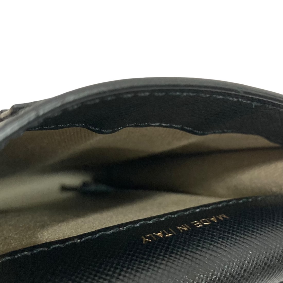 MARNI Phone Shoulder Bag Black: MARNI Phone Shoulder Bag Black Condition: Pre-owned Brand: MARNI Country: Japan SN: MOR_0820 Department: NA Occasion: Travel Style: NA Material: NA Color: NA UP