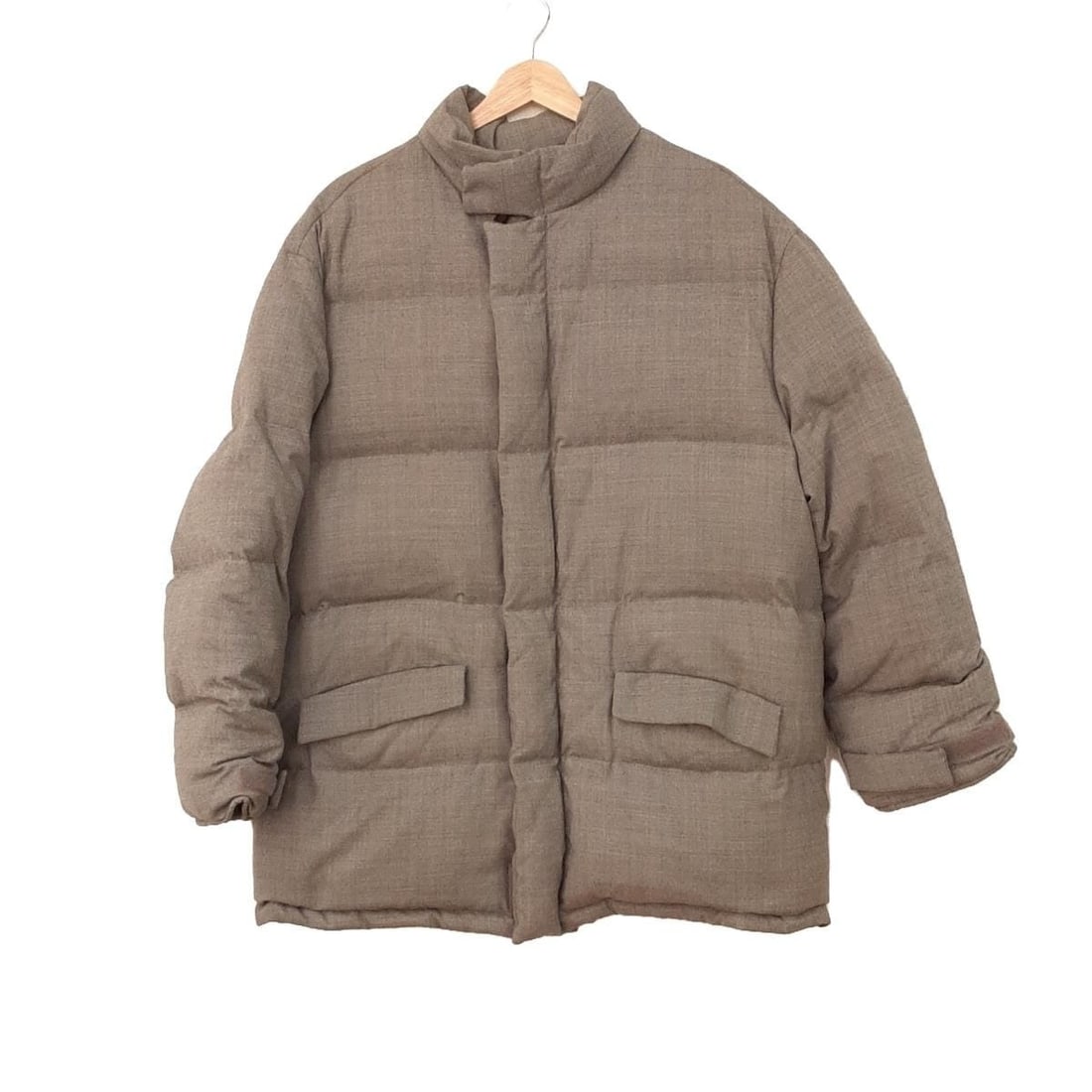 Auth ETRO - Gray Mens Down: Auth ETRO - Gray Mens Down Jacket Condition: Pre-owned - Good Brand: ETRO Style: Down Jacket Color: Gray Outer Shell Material: Please see the photo of the quality tag ConditionRank: 6 Dep