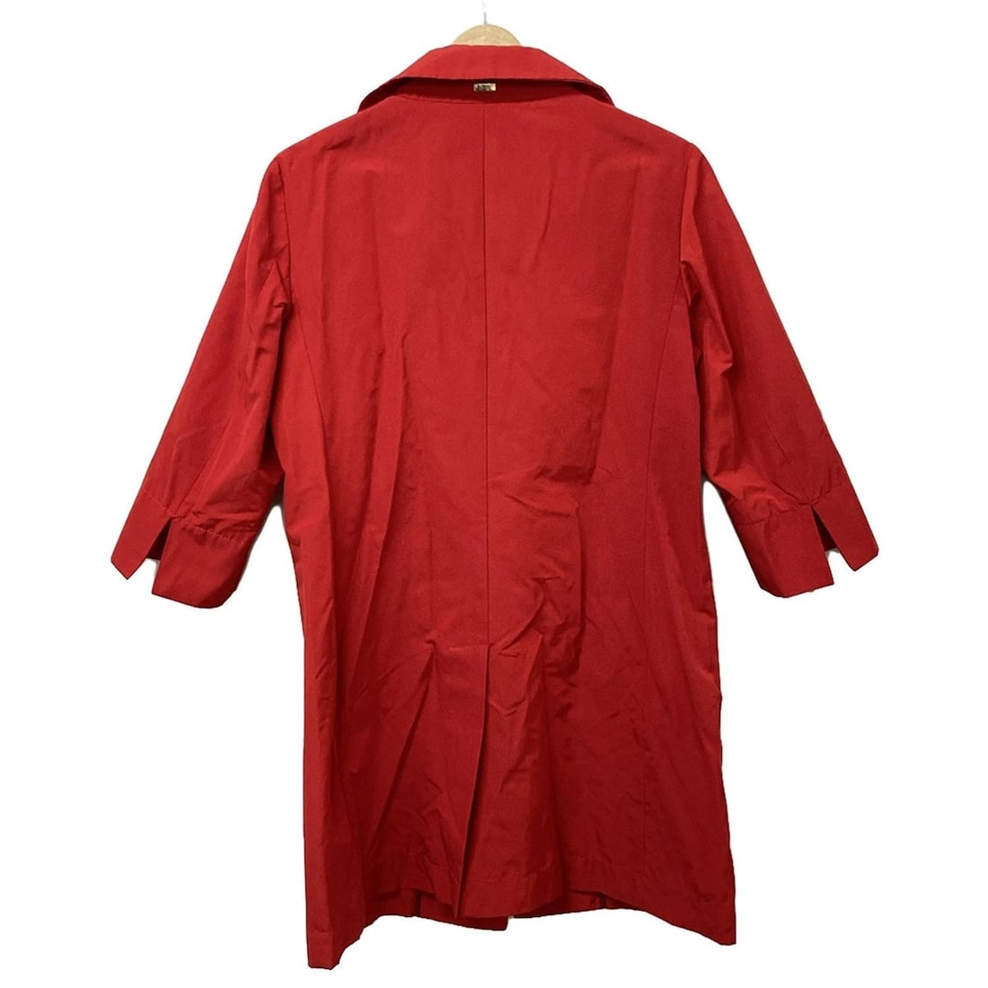 Auth HERNO - Red Womens Coat: Auth HERNO - Red Womens Coat Condition: Pre-owned - Good Brand: HERNO Style: Coat Color: Red Outer Shell Material: Please see the photo of the quality tag ConditionRank: 6+ Department: Wo